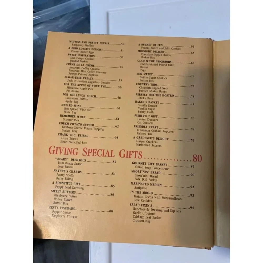 Vintage 1989 Gifts of Good Taste by Leisure Arts Hardcover cookbook baking cooki